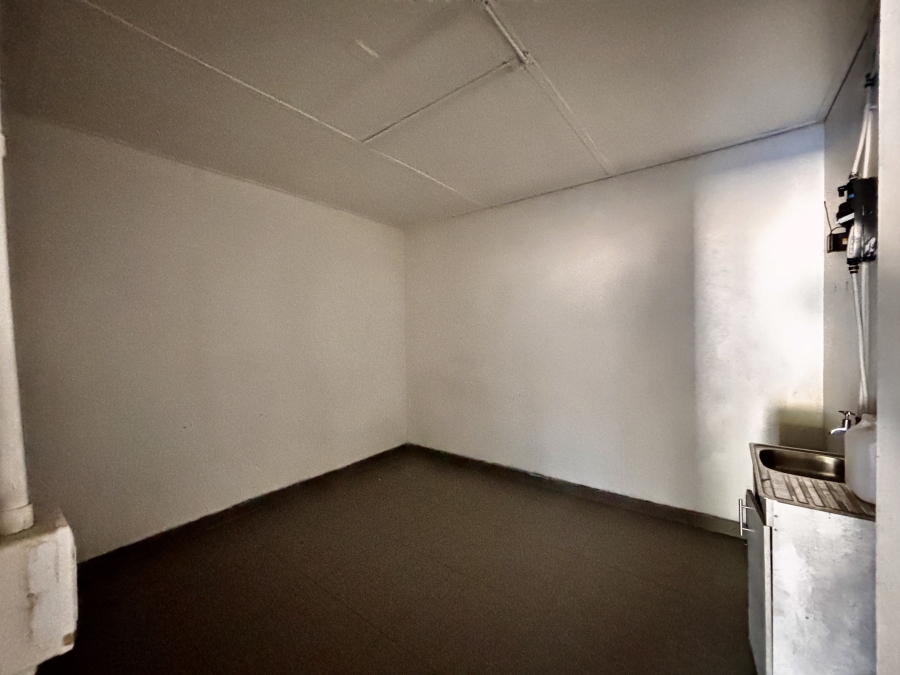 To Let commercial Property for Rent in De Kuilen Western Cape